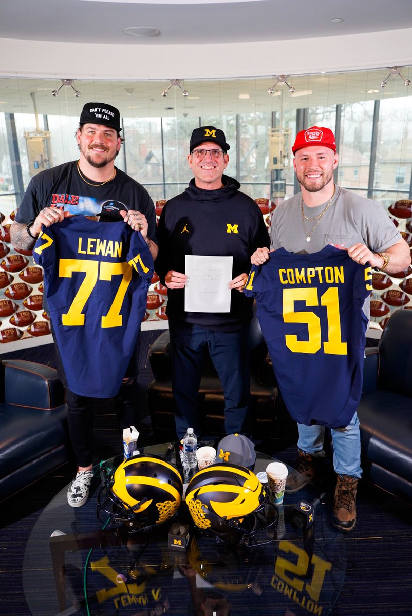 Bussin' With The Boys tweet media