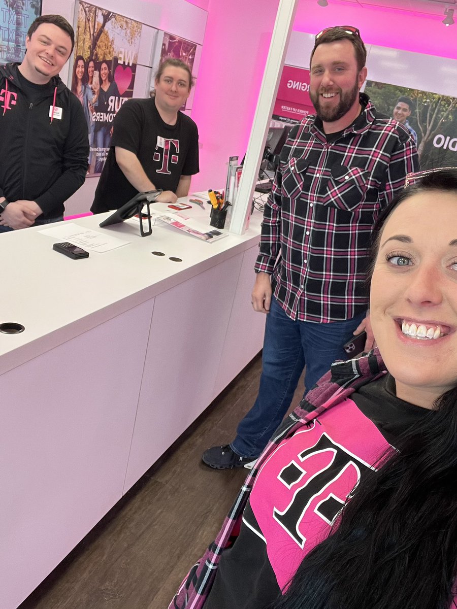 Stop #2, visiting the Geeks in Pink squad at Waconia! Hearing some solid HINT pitches from the team! <a href="/NoTweetsIChirp/">Martha Chirpich</a> <a href="/_MagentaNinja/">Matt</a> <a href="/w_t_denk/">Will Denk</a> <a href="/JohnLoughren/">John Loughren</a> <a href="/pedrobyers1/">Pedro Byers</a> <a href="/JonFreier/">Jon Freier</a> <a href="/tglover187/">Terrance Glover</a> #BeastMode