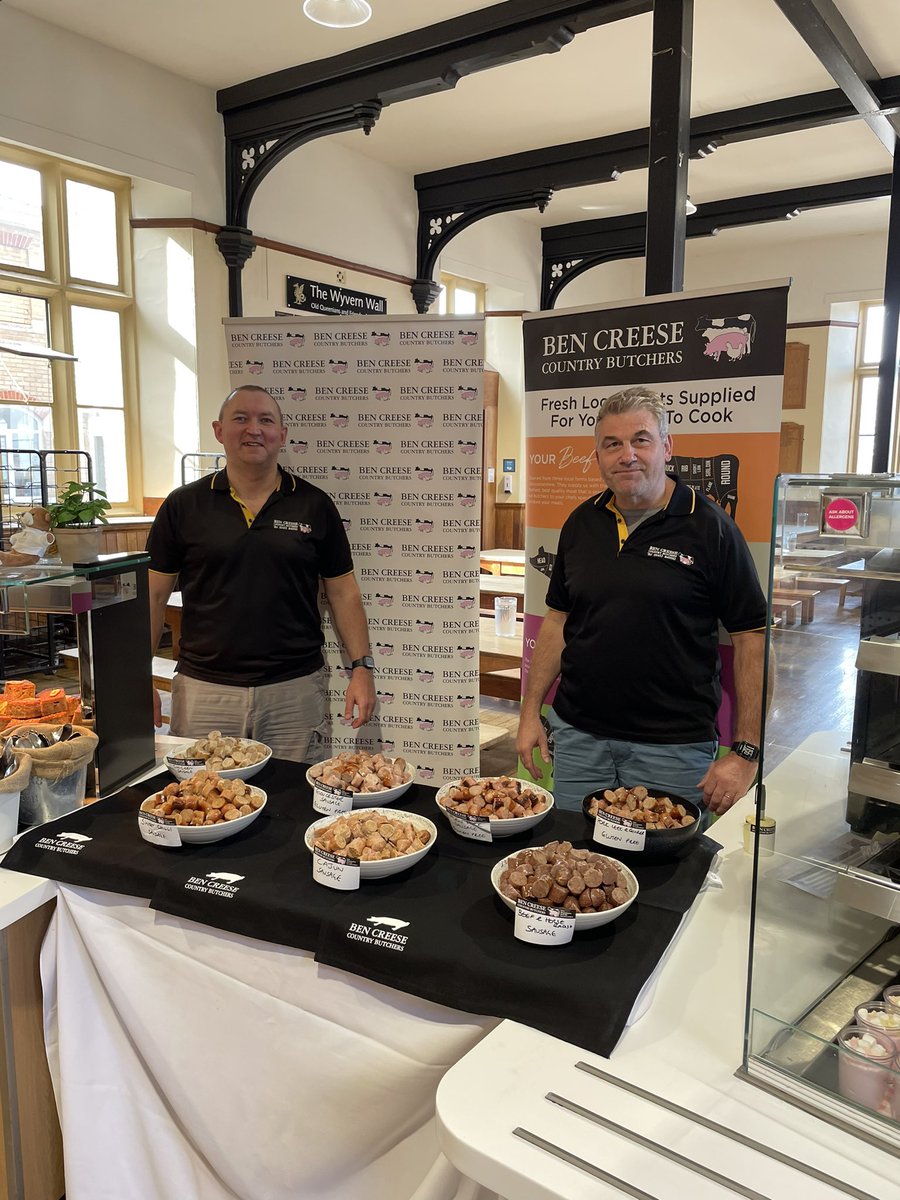 chefJordanHH's tweet image. Busy week here @QueensTaunton, Some great work from the team and a big thanks to the team @BenCreesButcher for the tasting table.
@NathanSimms17 @HhRgulley @HolroydHowe