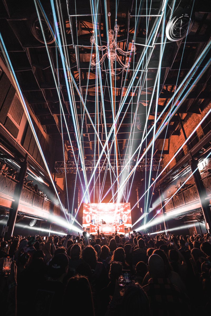 Deneffshoots's tweet image. Lasers w/ @LiquidStranger @mersivsound @TheNorVa #concert #photography #liquidstranger