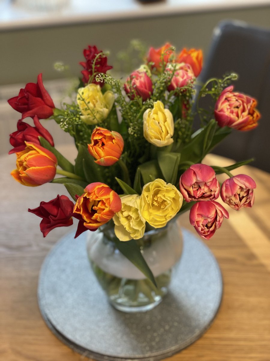 Thank you ⁦Tina, Lee &amp; <a href="/DiaryAlfred/">Lord Alfred’s Diary</a>⁩ for my beautiful flowers and chocolates. They’ve brightened my day 💐xxx #btposse