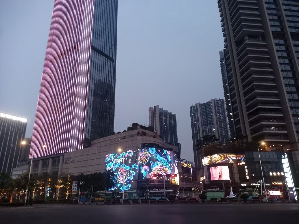 Today I have run for almost two hours, the city streets are empty, it feels surreal. However there is another reality indoors of people living in their own happy little words, as the world outside is paused. #lockdown #Shenzhen #COVID19