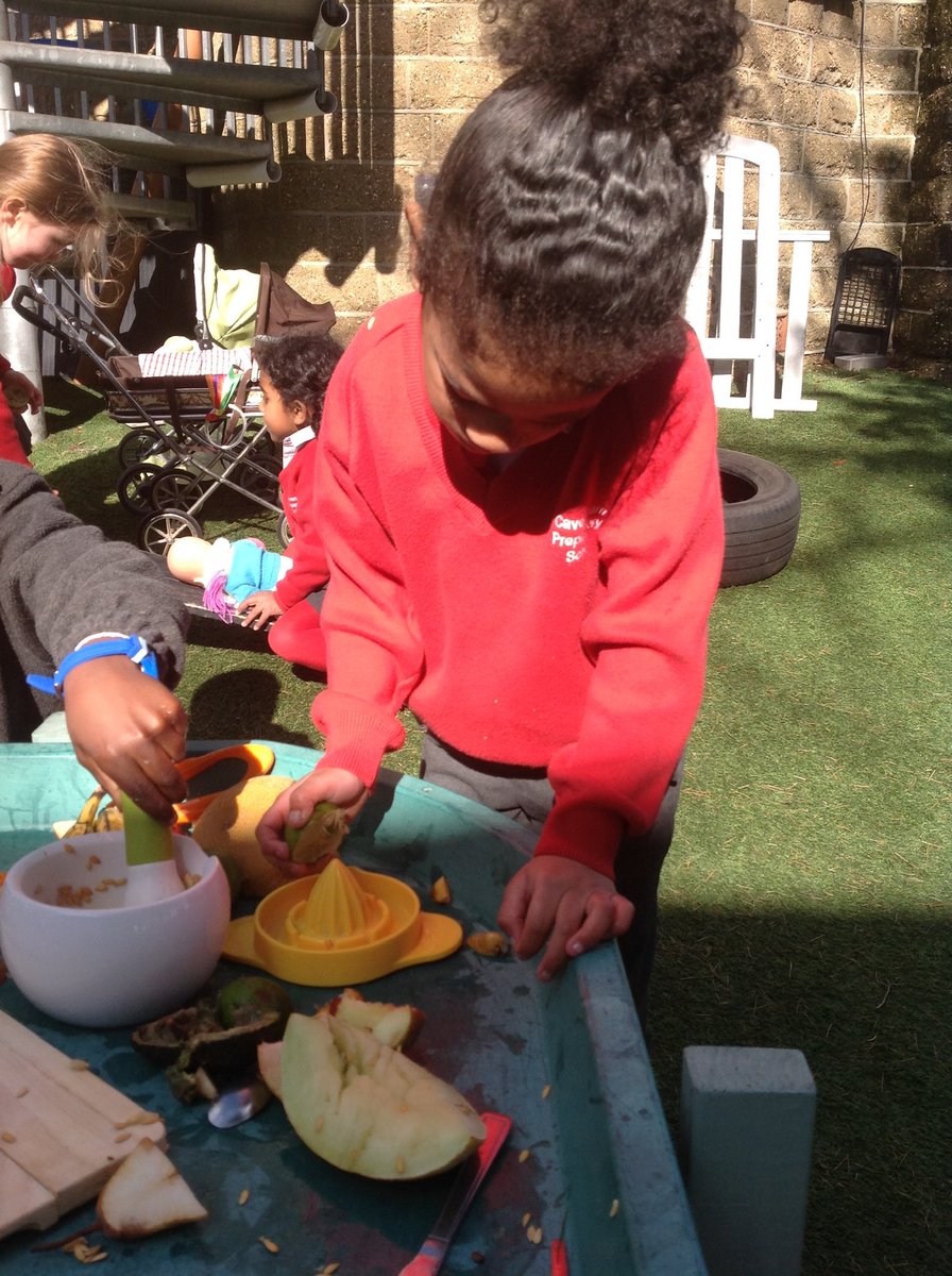 CavershamRecep's tweet image. Seed exploration in the garden! Lots of talk of why we need seeds for the reproduction of plants and what they look like. #eyfsoutdoorlearning #eyfsfinemotor it also led to potion making of course! Mrs Hutchison was turned into a toad, camel and an elephant!