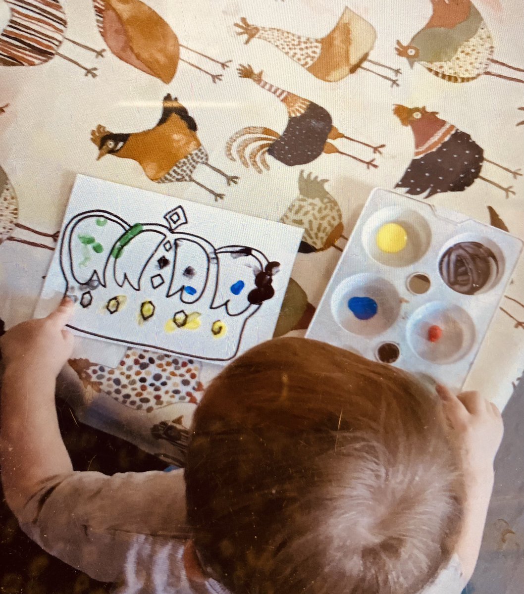 clockwork_aul's tweet image. Our 2-3 children had a special delivery from the queen today! They sent her a card and picture congratulating her on her platinum jubilee and she thanked them for their wishes ❣️👑👸👑❣️