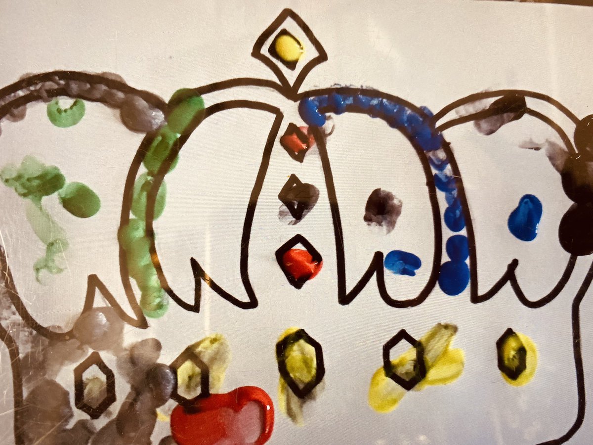 clockwork_aul's tweet image. Our 2-3 children had a special delivery from the queen today! They sent her a card and picture congratulating her on her platinum jubilee and she thanked them for their wishes ❣️👑👸👑❣️