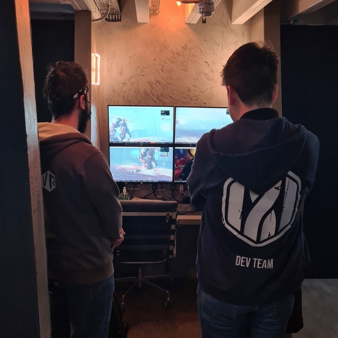 Thanks to everyone who came down to try the new <a href="/AfterTheFallVR/">After the Fall | Nightfall Update is LIVE NOW</a> frontrunner update from <a href="/vertigogames/">Vertigo Games</a> last night! 💀⁠
⁠
There's hordes (😉) of new content to get stuck into. 

Special thanks to @kochmediauk for bringing the event to life 🙌⁠
⁠
#AfterTheFallVR