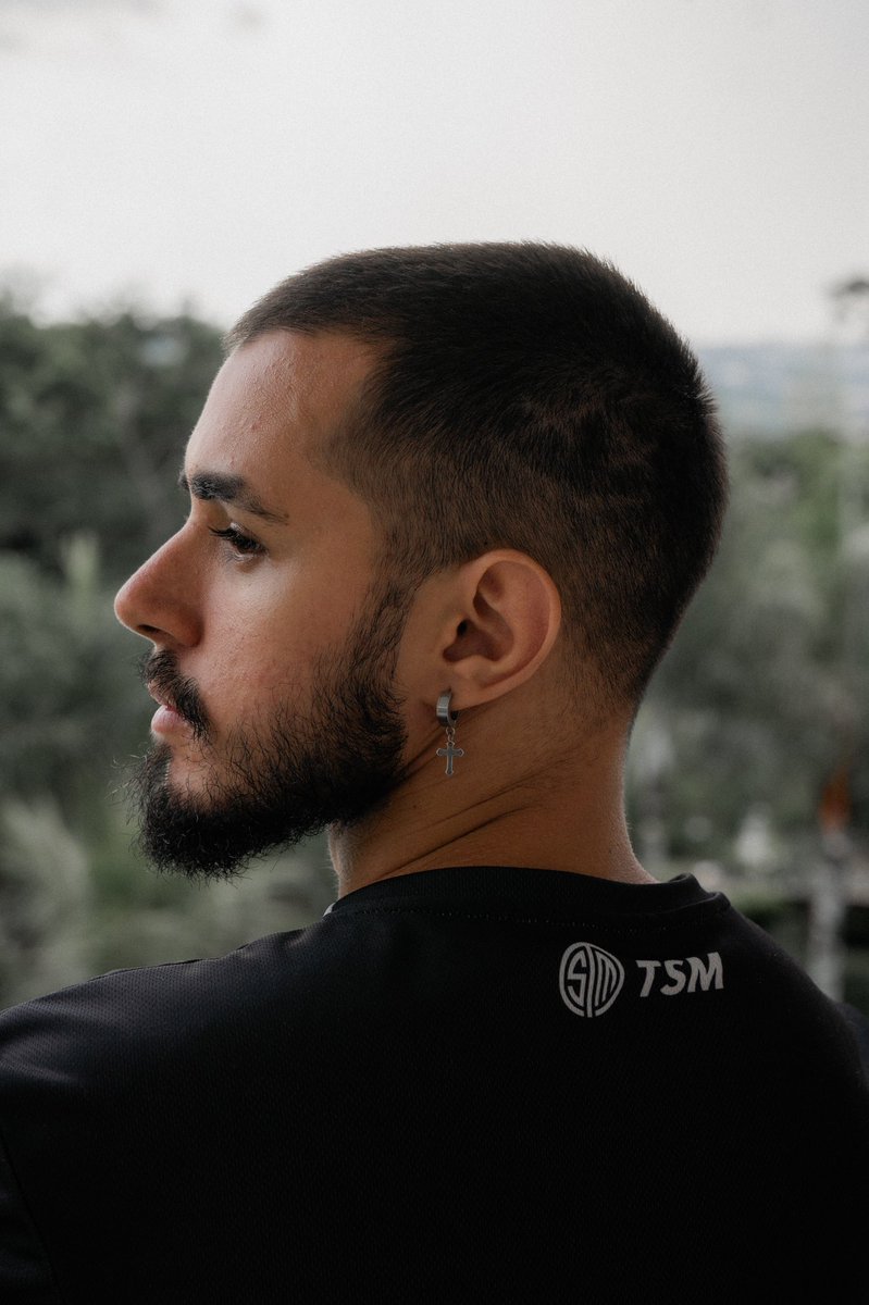 PiloNiten's tweet photo. Por acordo mútuo com a @TSM, posso receber propostas para WR Support/6º player. 
Preferência para times do Wild Tour. 

Estou em SP, continuo auxiliando os meninos aqui, mas tenho total disponibilidade para locomoção para GH e etc. 

RTs = vou amar vocês eternamente https://t.co/oqIC0IO14b