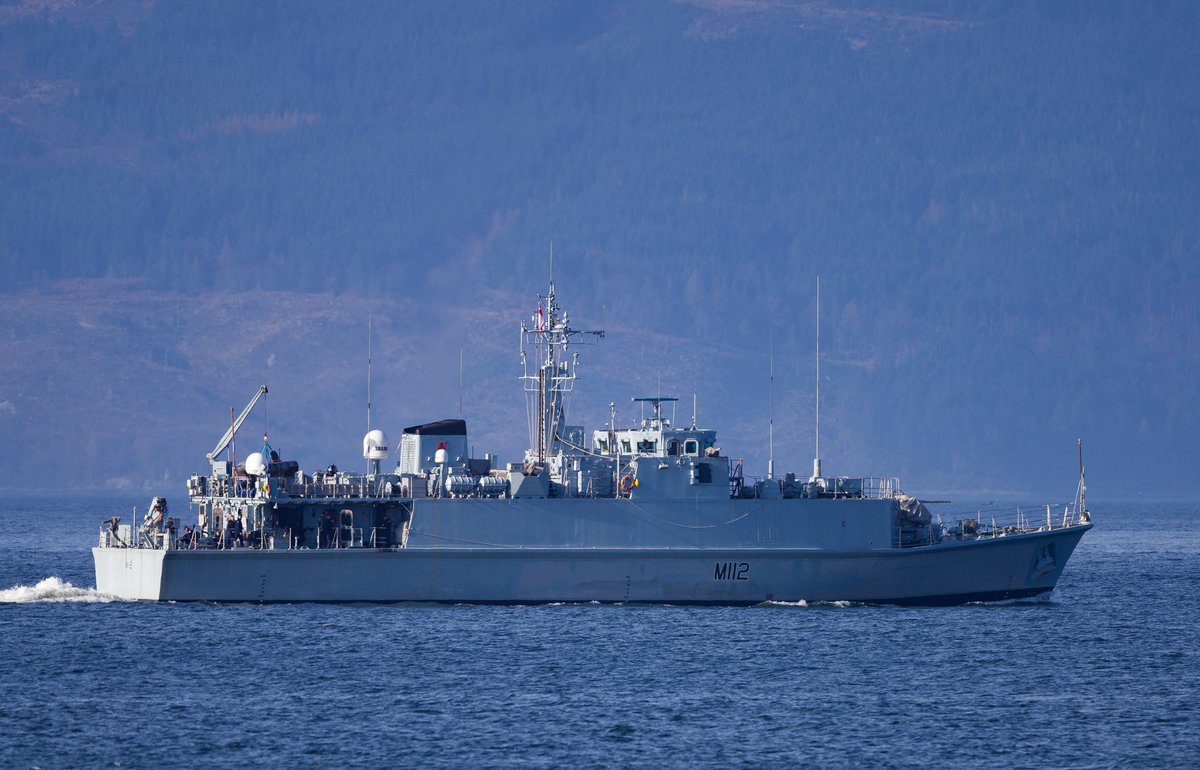 @HmsShoreham on the #Clyde this afternoon @RoyalNavy @NavyLookout #minehunter #navy #shipping