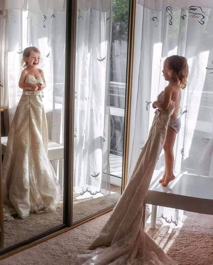 WFLAJosh's tweet photo. STAY SMALL. ❤️ Always tell my little girls to never grow up. Then I jumped on Facebook and saw this. Great pic, but stay small! #GirlDad #staysmall #Daughter @taramanisbenson https://t.co/gKbfgwF3OD