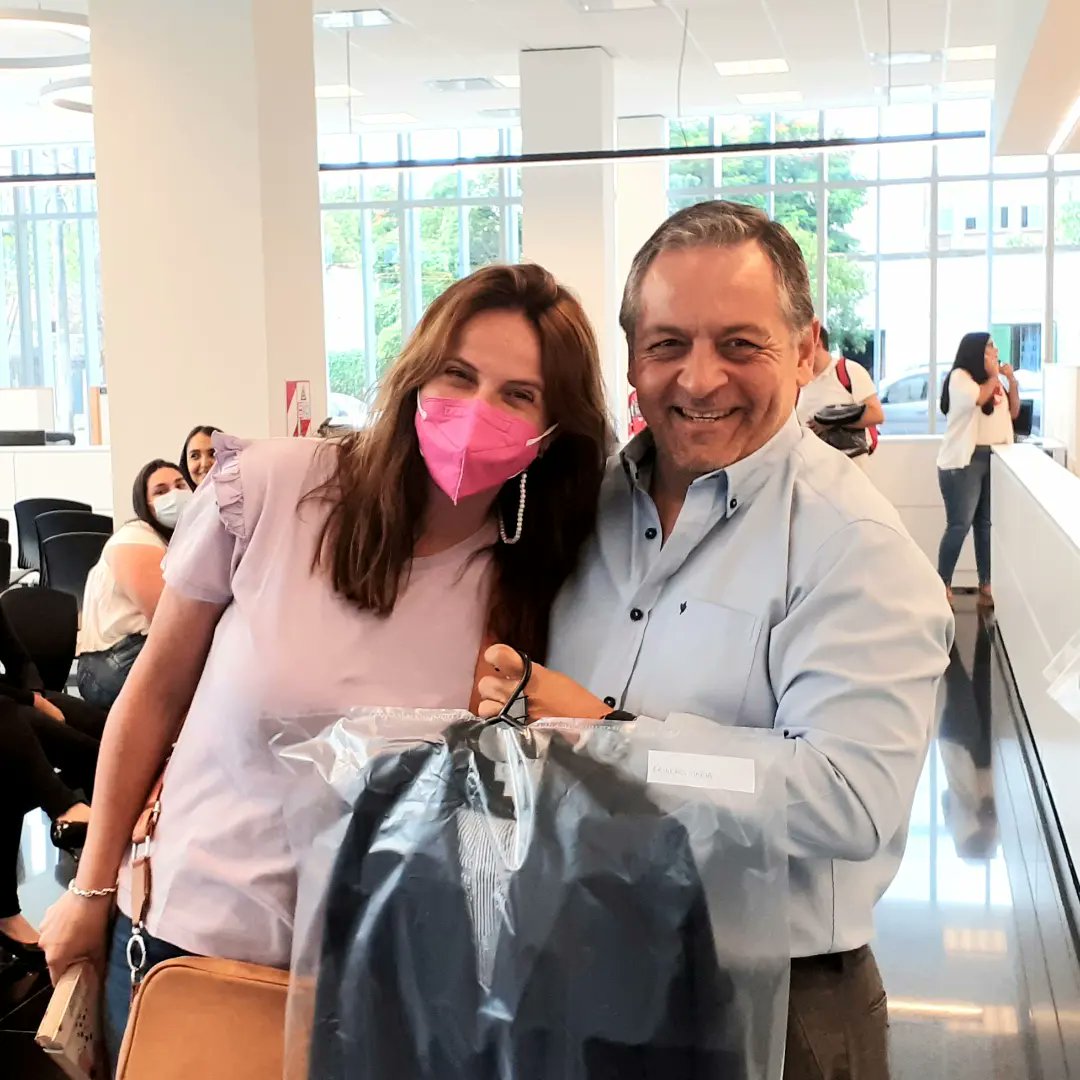 IPSCorrientes's tweet photo. Nuestros empleados, lo más valioso! 

El Instituto de Previsión Social viene llevando a cabo el traslado de sus oficinas a su nueva casa en el Centro Administrativo, lo que permitirá brindar una mayor y mejor calidad de servicio a sus afiliados. https://t.co/9hvDVACpkq