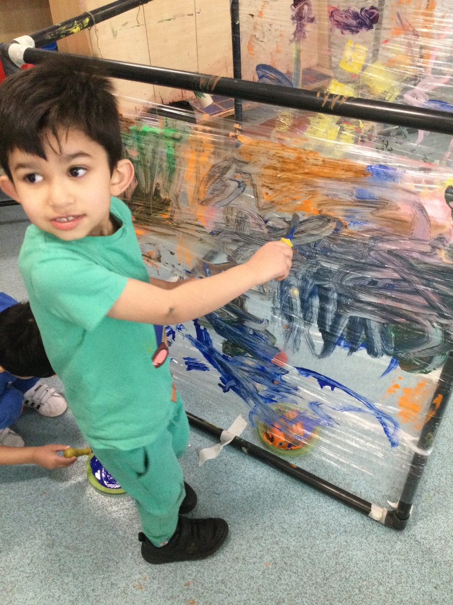 ArchibaldFirst's tweet photo. Nursery had amazing (and messy!) fun with Emily from #ARTventurers We explored paint in different ways and learnt lots of new skills. Thank you, Emily! https://t.co/kZqtyGWFKw