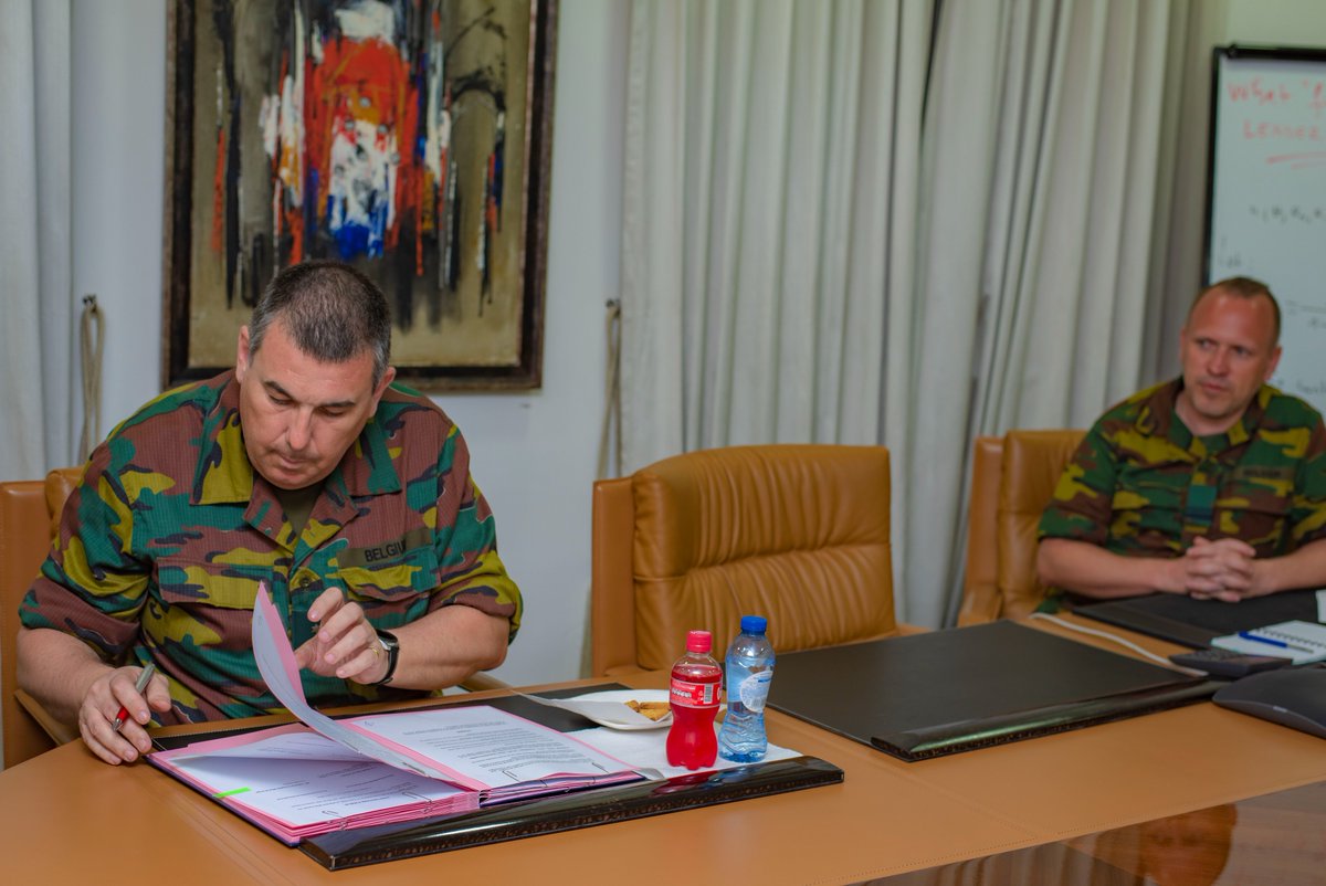 FondationMapon's tweet photo. Les infrastructures hôtelière et hospitalière de la #FondationMapon à Kindu seront utilisées par L'Armée #Belge dans le cadre d'une formation militaire destinée aux militaires congolais. C'est ds ce cadre que s'inscrit la signature du contrat de collaboration entre les 2 entités. https://t.co/rfGSQAMdoG