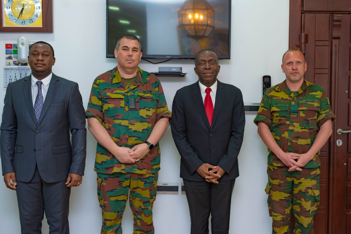 FondationMapon's tweet photo. Les infrastructures hôtelière et hospitalière de la #FondationMapon à Kindu seront utilisées par L'Armée #Belge dans le cadre d'une formation militaire destinée aux militaires congolais. C'est ds ce cadre que s'inscrit la signature du contrat de collaboration entre les 2 entités. https://t.co/rfGSQAMdoG