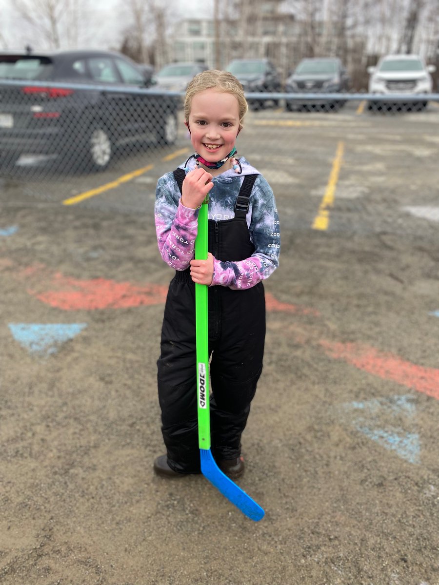 We loved road hockey for #DartOutdoors <a href="/woodlandprim/">Woodland Primary School</a> with the Grade 2 class of Mrs. Squires. <a href="/schoolsportsnl/">School Sports NL</a>