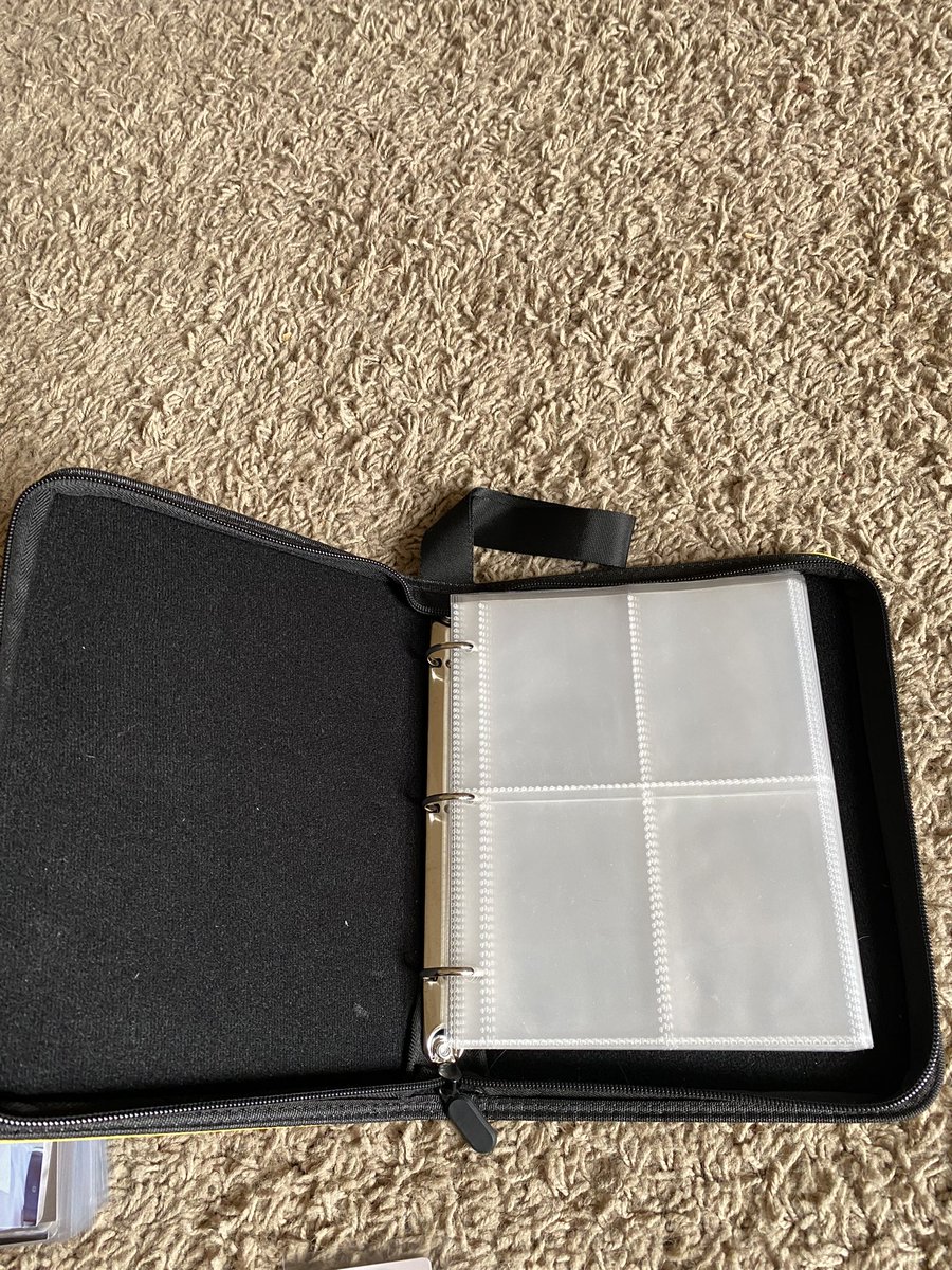 seungmo0022's tweet photo. Can fit a protective sleeve over the card and still fit in binder. https://t.co/F5Q8btzcN2