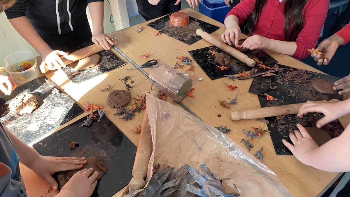 MissSandeman's tweet photo. @STEM_Edin @RHPSWholeSchool STEM fossil making Fridays 🦖🦕 a more creative task that p5 loved 😍 https://t.co/yEE7qLlsEH