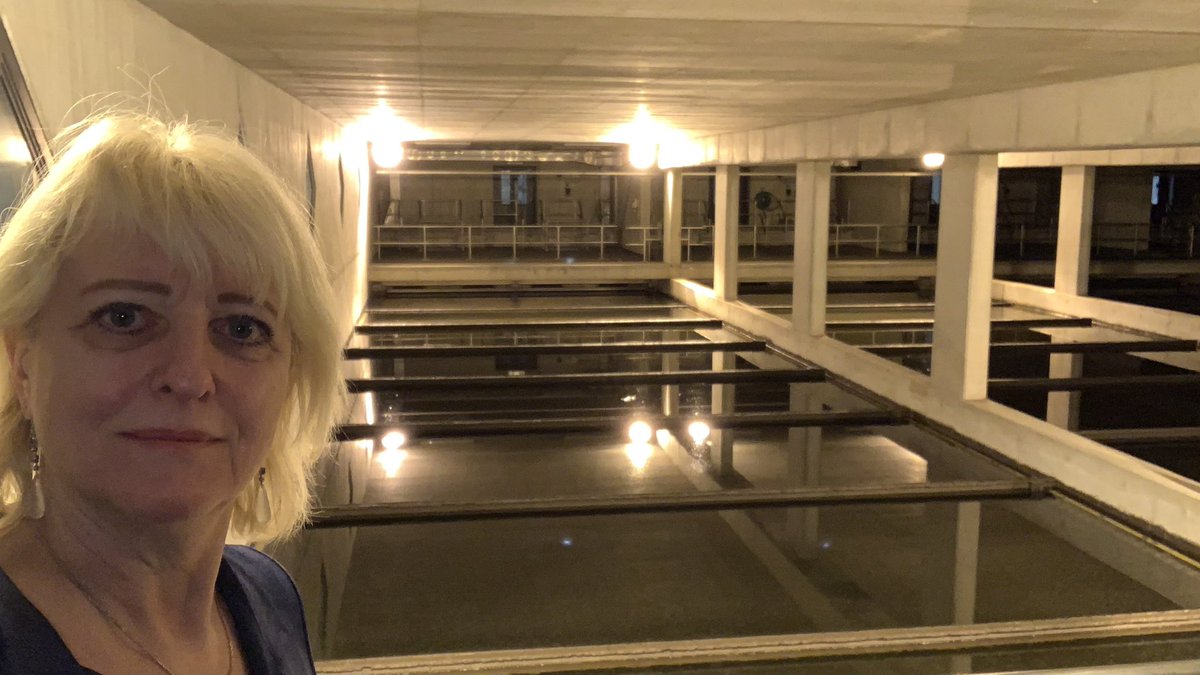 JokeGeldhof's tweet photo. De wondere wereld onder de grond: @hollandsedelta zuivert met immense installatie #Dokhaven 10 meter onder maaiveld het afvalwater van 0,5 miljoen Rotterdammers in 14 uur tot schoon oppervlaktewater 💙
Heel bijzondere #waterzuivering groot, ondergronds en snel https://t.co/N5V5SwCYqj