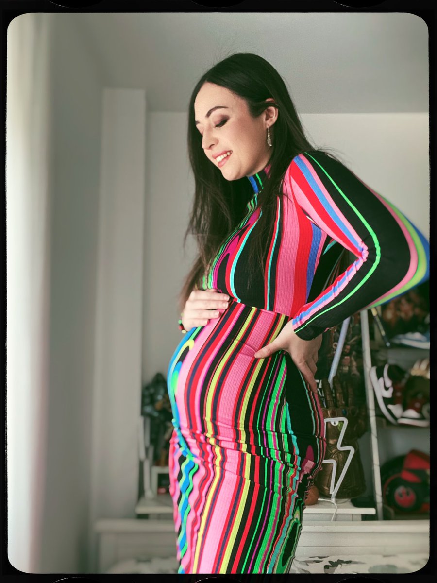 mery_soldier's tweet photo. Tengo una noticia para vosotros ✨

Después de mucho tiempo he vuelto a comprarme un vestido, con la mala pata que del empacho de cena que me pegue ayer parece que esté embarazada ♥️ 

La buena vida, amigos 😂 https://t.co/mmaQEktaiS