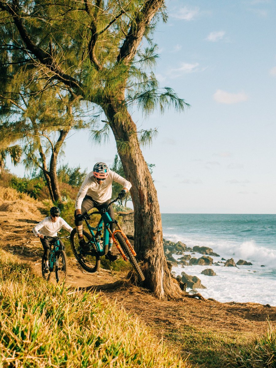 FOCUSBikes's tweet photo. The 404.crew was looking to explore new horizons to some of the best riding places. La Reunion marks their first leg of what we hope will be a long worldwide series!
#focusbikes #jam #focusjam #rider404 #404crew #lareunion #mountainbike #mtblife #mtb #ridebeyond #ridetogether https://t.co/27Y68yUtrj