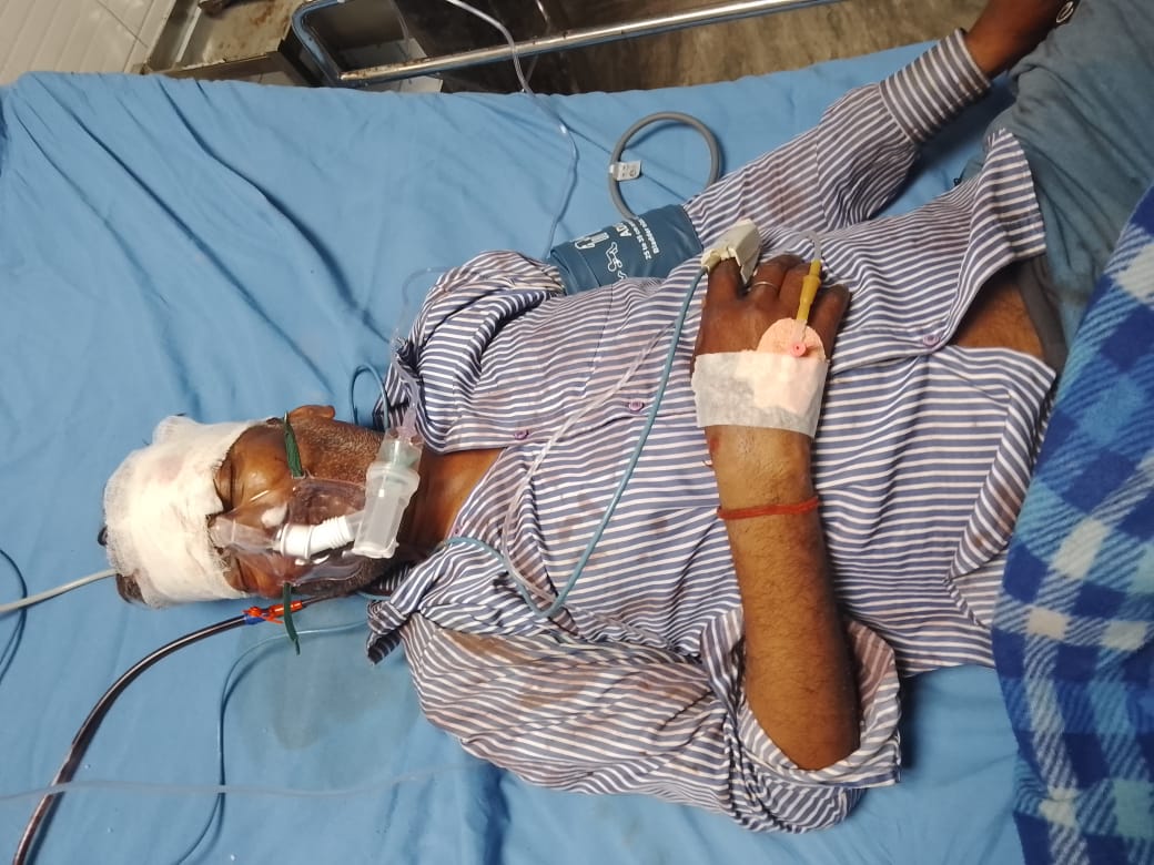 Rupeshktrbjp's tweet photo. @KanpurOuterpol @myogiadityanath @adgzonekanpur विठुर थाना क्षेत्र की घटना सपा गुंडों ने बीजेपी पध्धिकारी जिला उपाध्यक्ष धर्मेंद्र लोनिया के घर मे घुस कर किया हमला,, https://t.co/mQEOsSgSoy