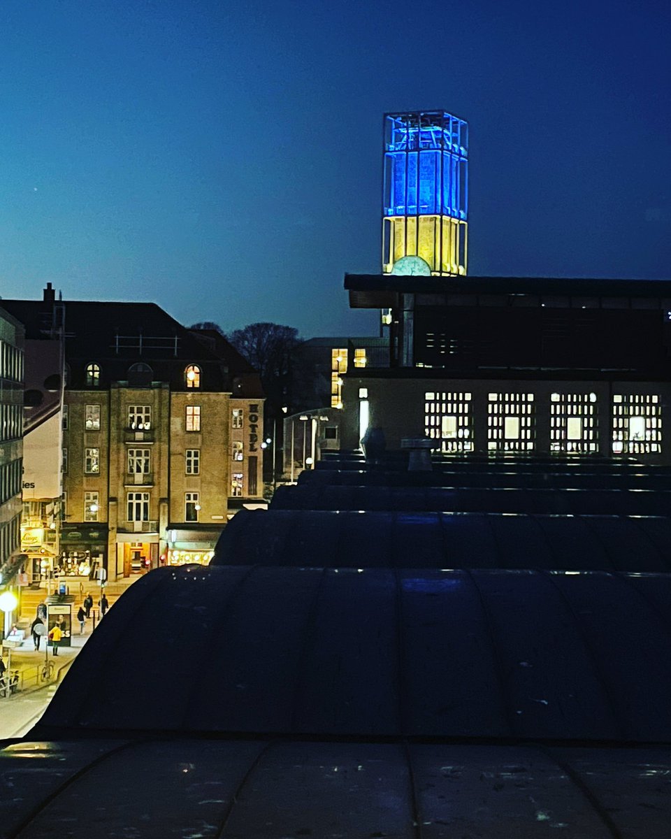 trispus's tweet photo. @IAPonomarenko Aarhus Cityhall, Aarhus, Denmark 💙💛🕊 https://t.co/H2VNXc3OZq