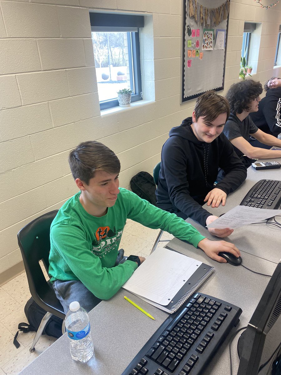 MsChoe27's tweet photo. AP #ComputerScience is learning their merge sorts!!! 🤯 https://t.co/CO0oXBxmkn