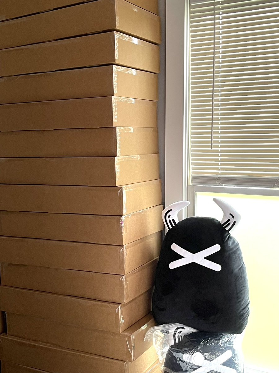 DesLucrece's tweet photo. Almost ready to ship! 🧿🥂

These boxes are 28x16x6. They are almost touching the ceiling with only 18 stacked on top of each other. Quickly outgrowing this 900 sqft rental 😂 https://t.co/kL2efnQqEh