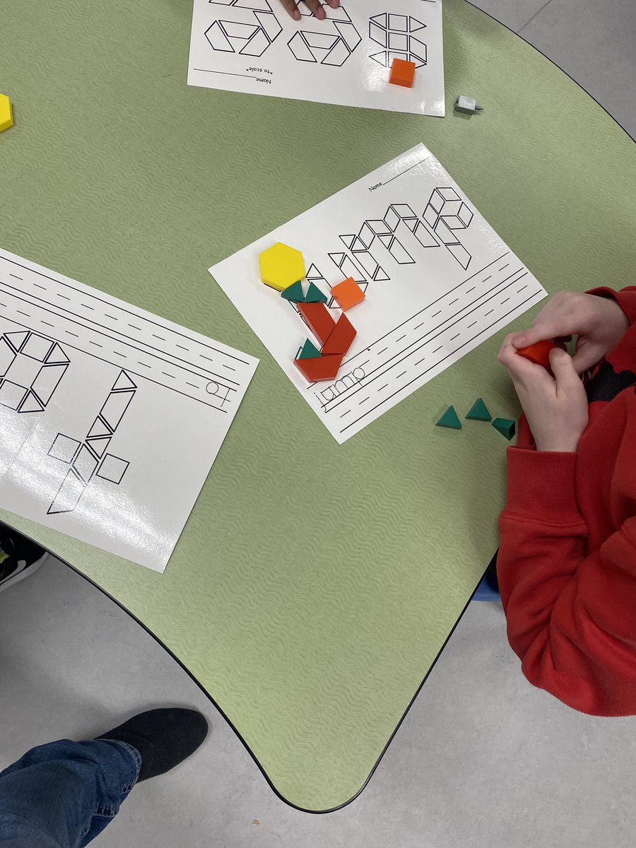 MrsSaundersCG's tweet photo. Friday morning literacy centres to help practice our sight words #handsonlearning #buildingandlearning @FMPSD @ChristinaGFMPSD https://t.co/f3oE096VU1