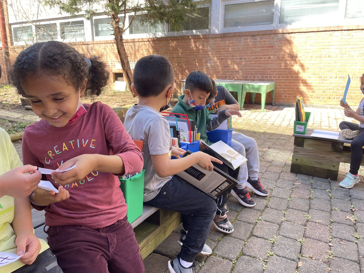 Fun Friday treat: reading in the courtyard!! 💕☀️🌳