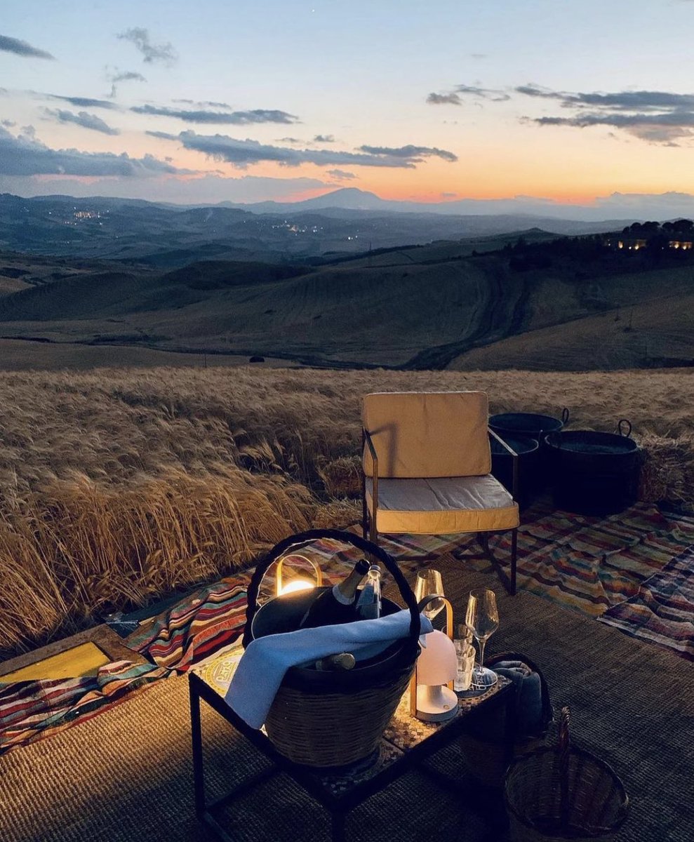 tmbIrpics's tweet photo. Picnic mood with sunset 🌅 https://t.co/XJejHMJXjA