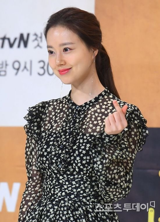 GimbapBlog2's tweet photo. #ThingsHaveFallenOff, pour lequel #MoonChaeWon a reçu une offre, est basé sur un webtoon et raconte l'histoire d'une jeune femme qui peut voyager dans le passé. https://t.co/uEyLP6S4lI