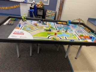 MrsACounts's tweet photo. The Upper Elementary Robotics Club has been hard at work building our mission models for this seasons Cargo Connect challenge.  #WegienkaWildcat https://t.co/Jum99EGUrm