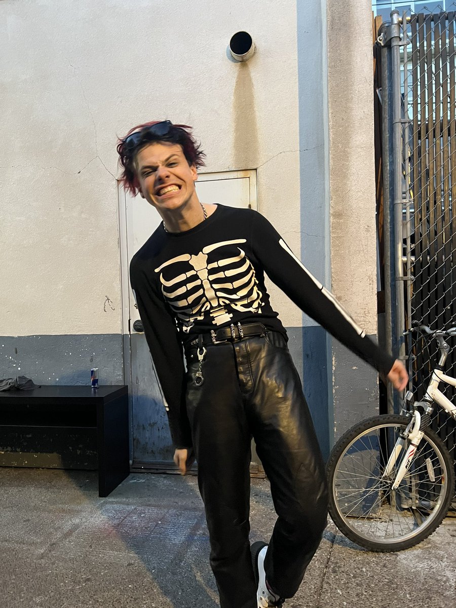 yungblud's tweet photo. skelly … 🖤☠️🖤 https://t.co/WArOipJ87V