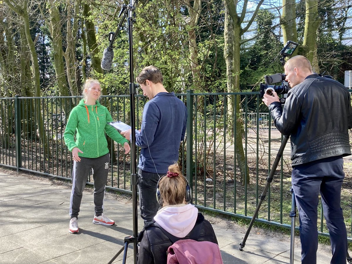 ☀️ Vandaag maakten we hele mooie beelden 🎥 en hielden we mooie interviews 🎤 met leerkrachten en leerlingen van de 7e Montesori 🏫 in <a href="/AmsterdamNL/">Gemeente Amsterdam</a> over de 🤸🏼#dynamischeschooldag 🏃🏼‍♂️ Stay tuned!