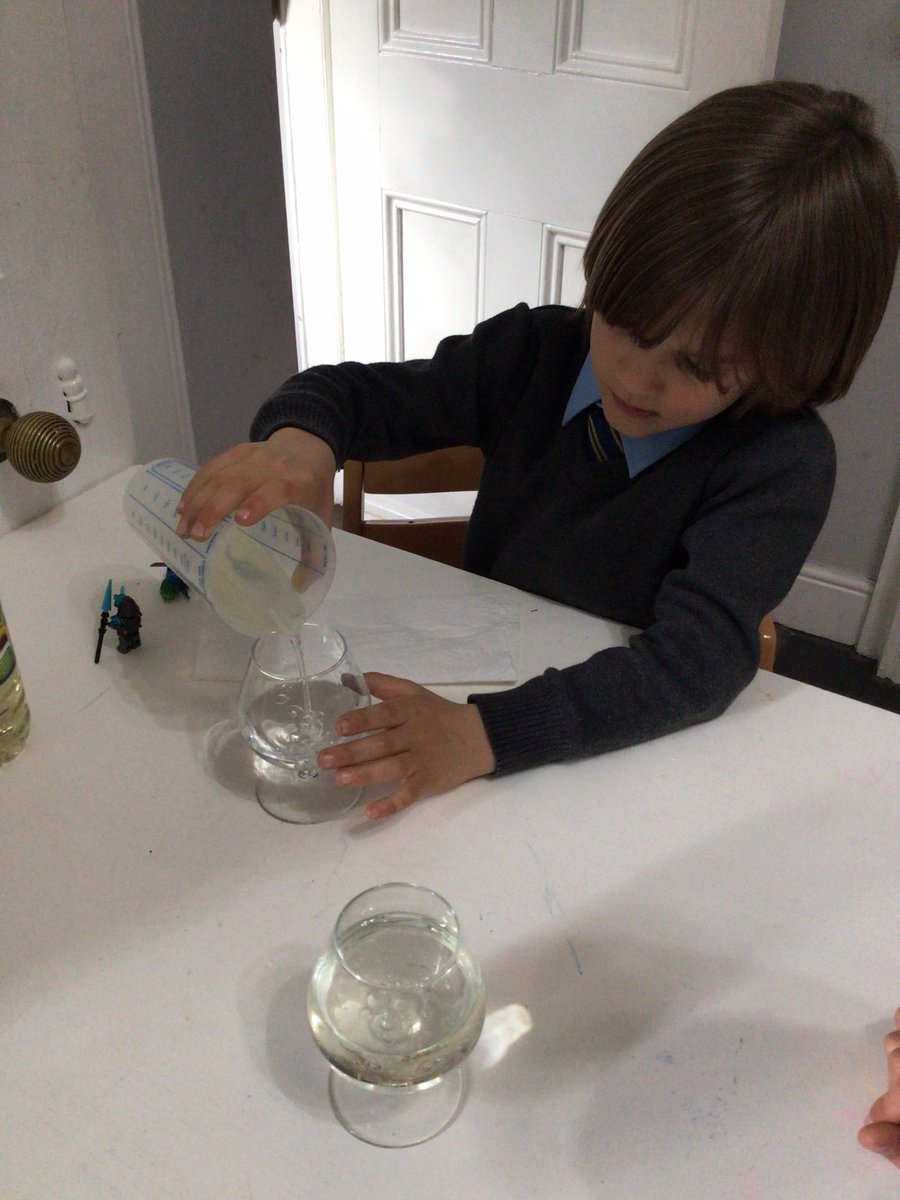 Cristin53629848's tweet image. @OLM_Primary Another great experiment, lava lamp. N (p4a) and B (p1b) were so impressed how nice it looked and reacted. #STEM #OLMSTEM