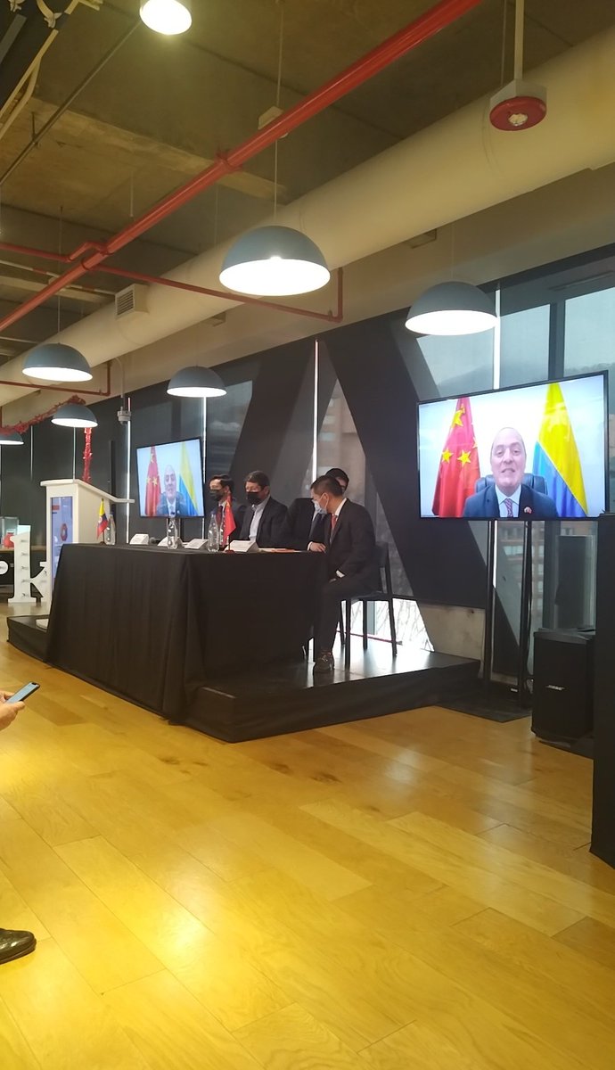 CAMCOLOMBOCHINA's tweet photo. Los embajadores de Colombia en China y de China en Colombia fueron nuestros invitados de honor en nuestra XIII Asamblea General. 🇨🇴🇨🇳 https://t.co/BRDpXqhXDH