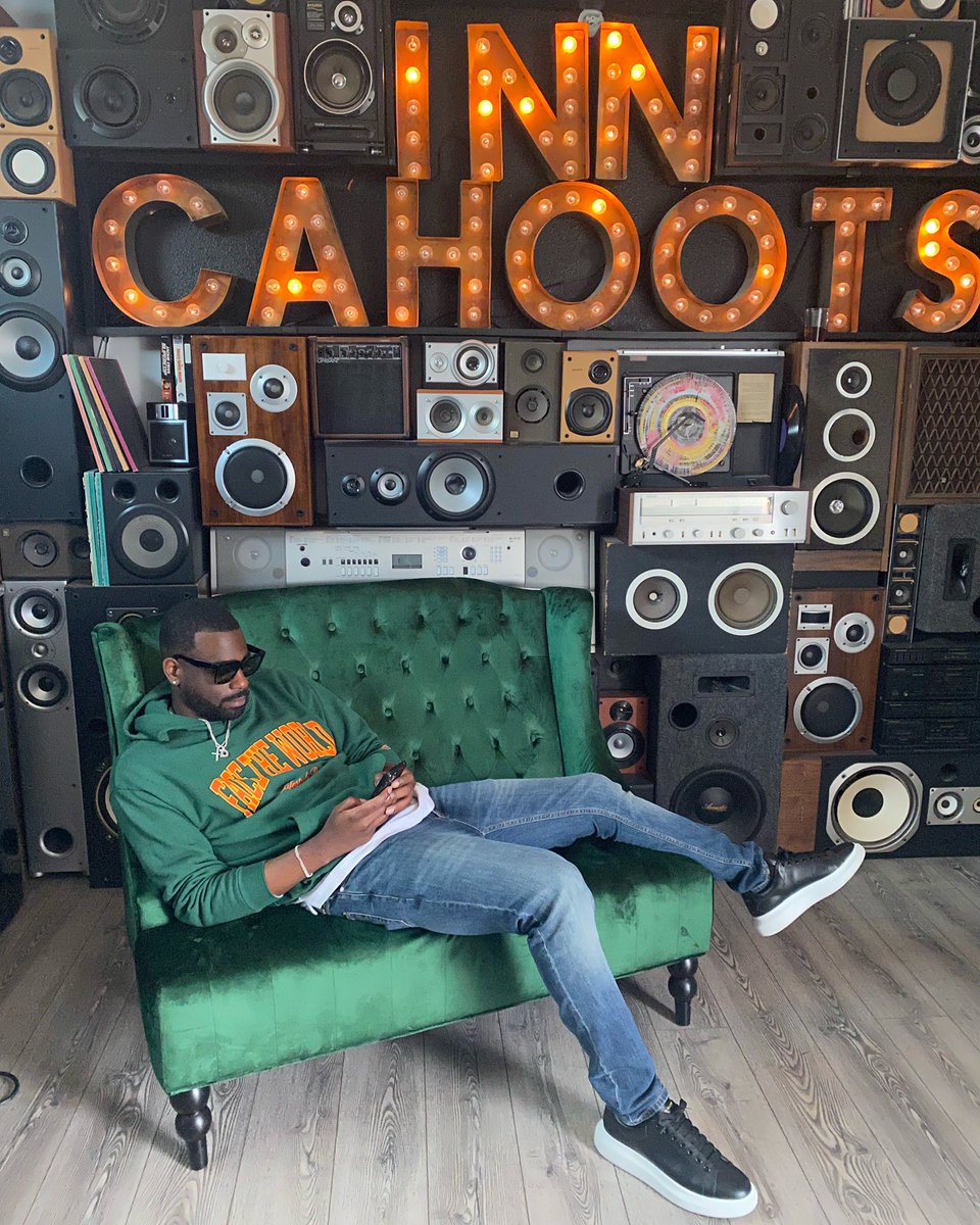 mainstreamco_'s tweet image. Mainstream house starting soon! Find us through the speakeasy entrance 👀

Come meet our founders, connect with industry movers, and vibe. Mainstream House from 1 - 6 PM #SXSW2022