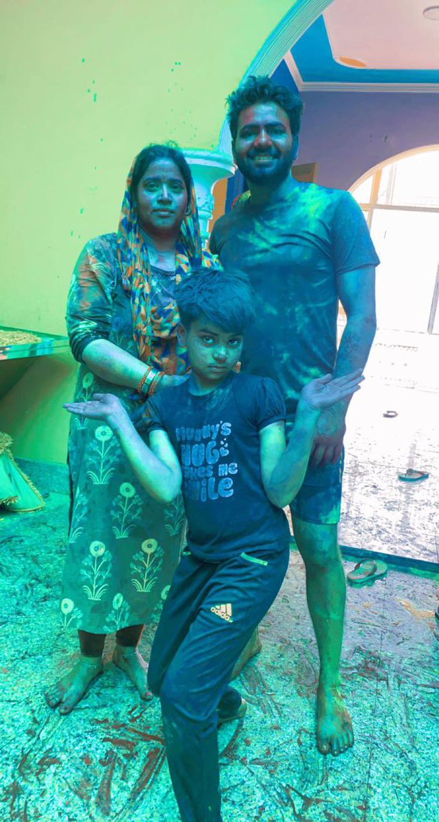 परिवार के साथ रंगो के पावन पर्व  पर होली खेलते हुए😍😍
