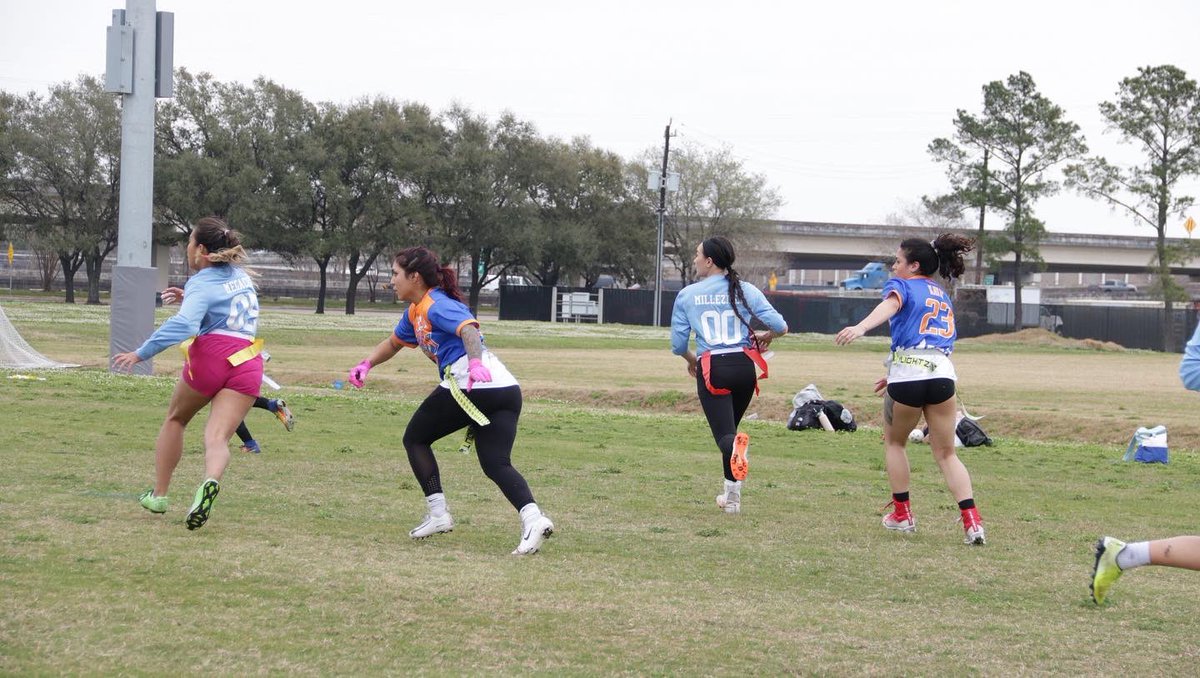 Give it up to our Women’s and Men’s flag football team! 🧡💙🇵🇭