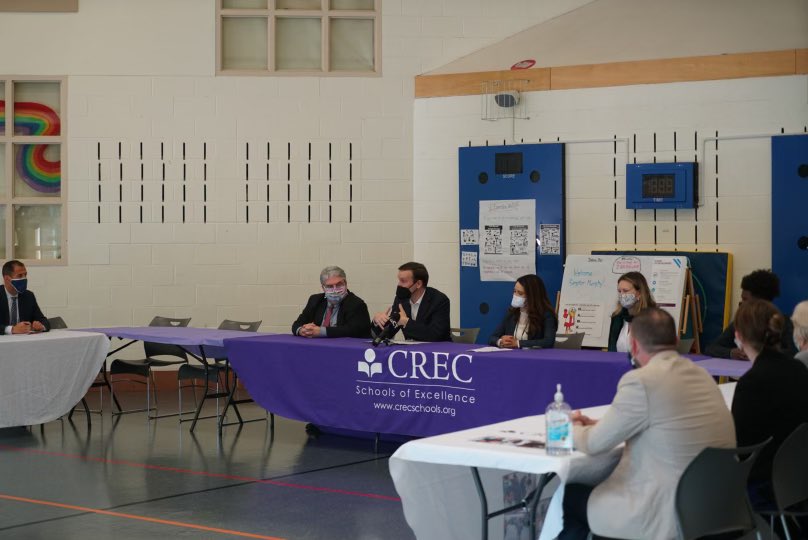 ChrisMurphyCT's tweet photo. Thanks to Connecticut’s magnet school leaders who joined me today at the University of Hartford Magnet School to talk about my legislation to increase and improve federal funding for diverse, career focused magnets. https://t.co/22CL6OeD3D