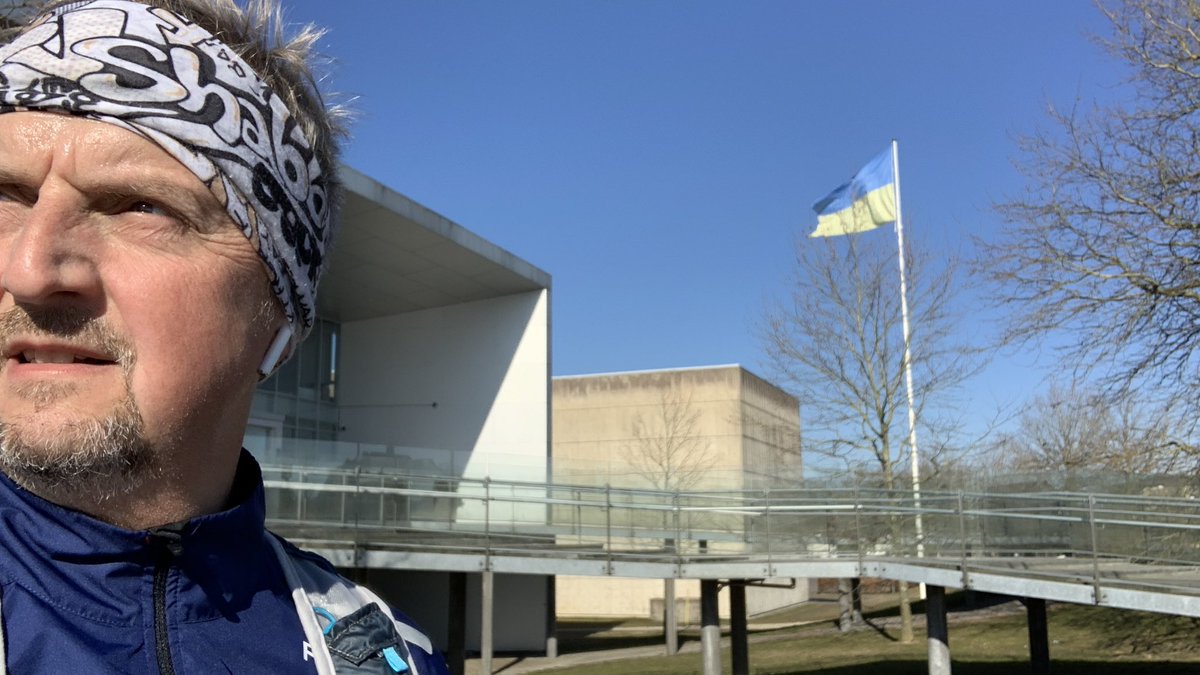 oleweb's tweet photo. @IAPonomarenko Ukrainian flag outside the townhouse of Danish Roskilde! https://t.co/zq8jH5geAS