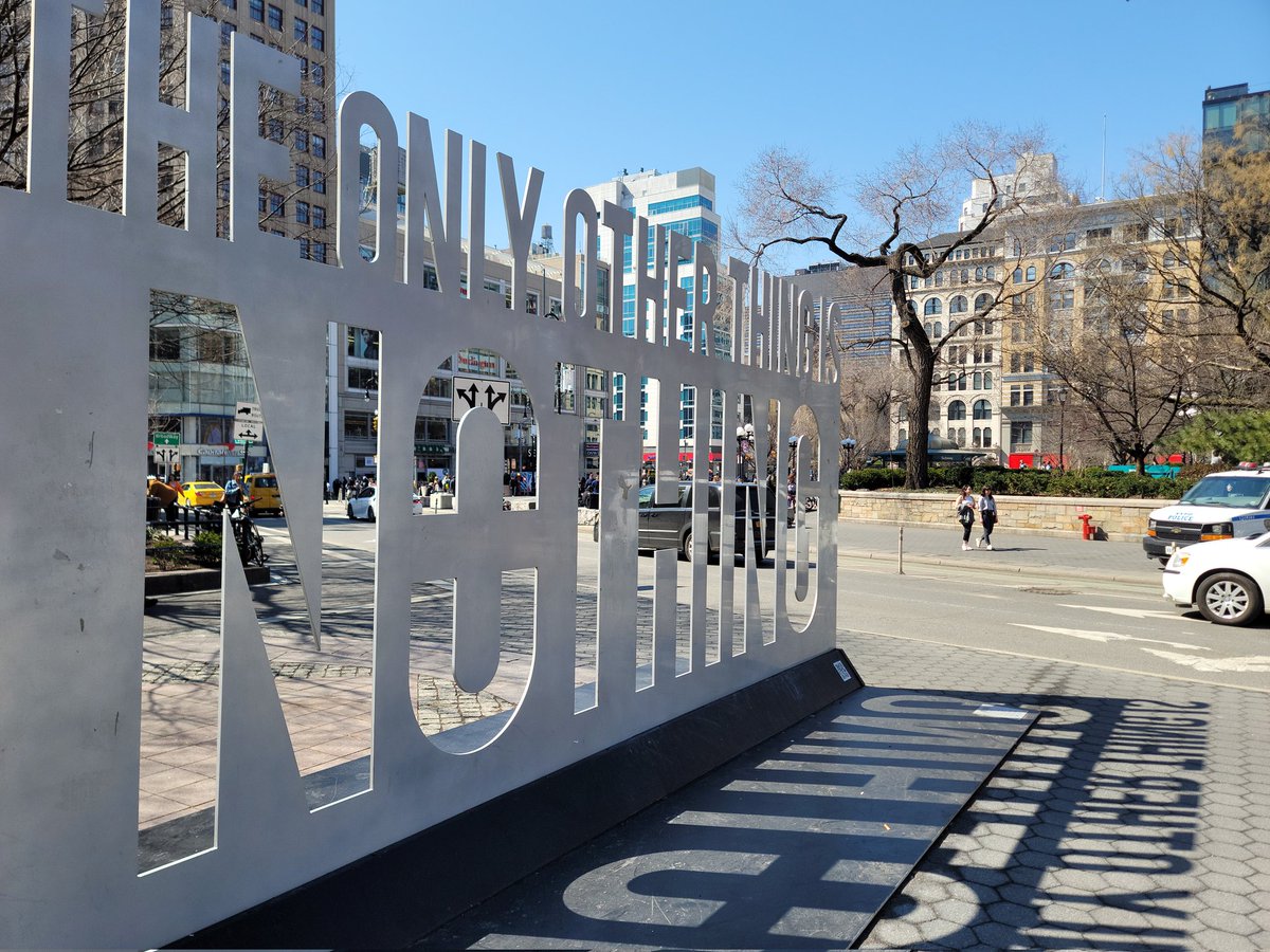 mataiblacklock's tweet image. Spotted @Midabi's 'the only other thing is nothing' installation in #UnionSquare #NYC 🤩

Visit seva.love/midabi to learn about the #NFT collection which includes a 1-of-1 #decentraland #metaverse ready edition of this sculpture ⭐️🙏💜