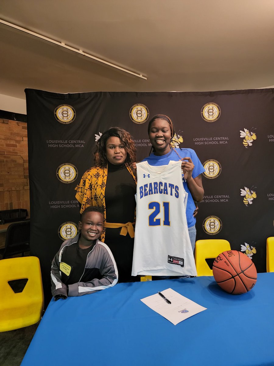 CoachGray_BU's tweet photo. Welcome Ashai Deng to "The Den". So glad your a part of our Brescia University Family.#Naia #BU https://t.co/UqkKqn95p7