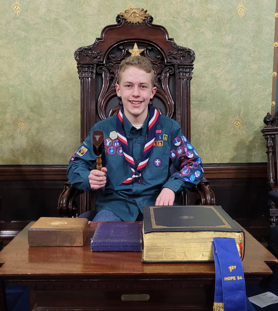 @RochdaleDistri1 supporting local Scout Hayden with a donation of £250 towards a once in a lifetime trip to the 25th World Scout Jamboree in South Korea this summer #Scouting 
#theSquareMagazine
#UGLE_GrandLodge
#TogetherEastLancs 
#el2026
<a href="/Freemasonry2day/">Freemasonry Today</a>
<a href="/WorvellMichelle/">Michelle Worvell</a>