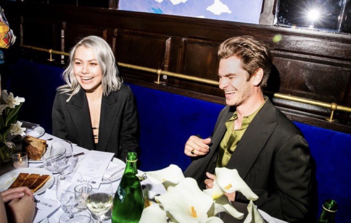 📸 | Phoebe Bridgers with Robert Pattinson and Andrew Garfield last night!