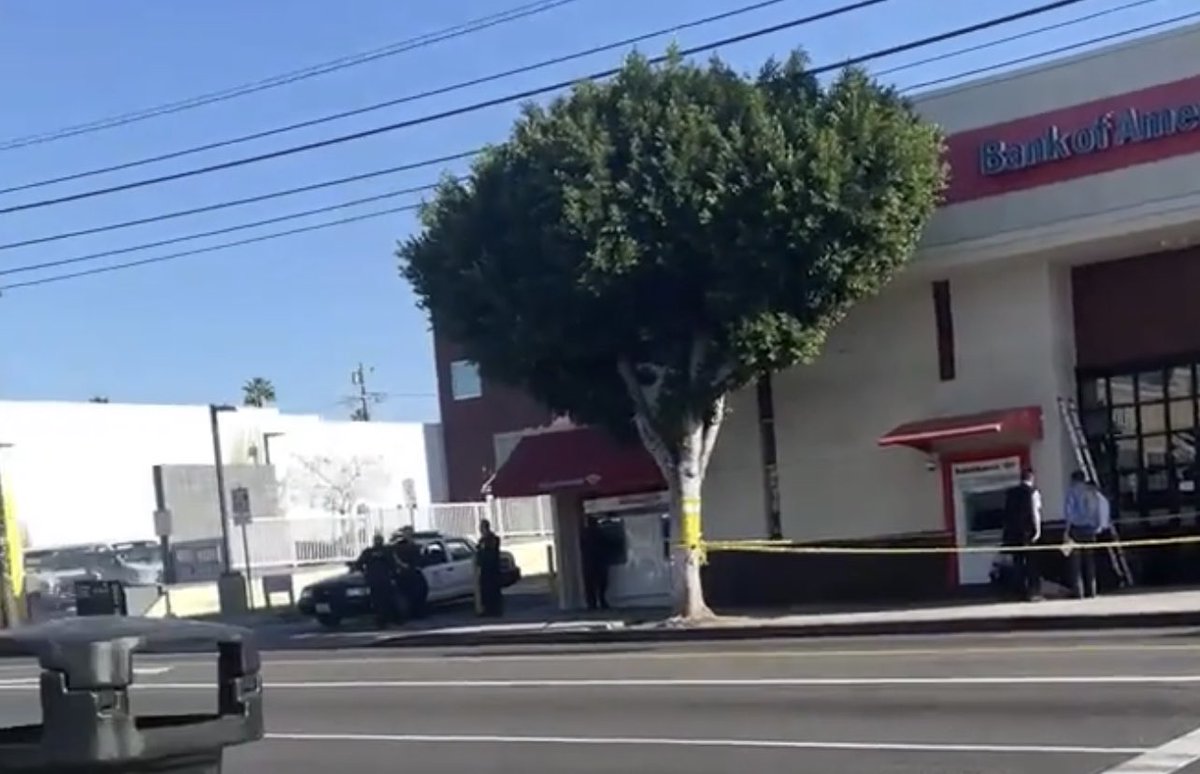 thexanaxplug's tweet photo. Man st-bed to de-th on Whittier &amp; Spence St in Boyle Heights. https://t.co/ApAcxC84yQ