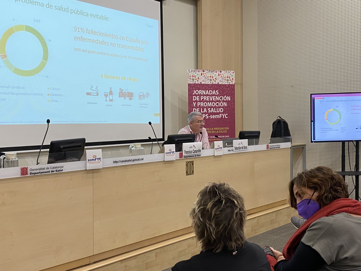 semfyc's tweet photo. Paco Camarelles @pcamarelles presenta ahora en #PAPPS2022 a Sebastián del Busto Bonifaz, responsable técnico de la #RedENT en el Proyecto campaña de difusión nacional de la Red Española de Enfermedades No Transmisibles
🍎🍏
#Yomédicodefamilia
#Yomédicadefamilia https://t.co/H4fUPPGt6c