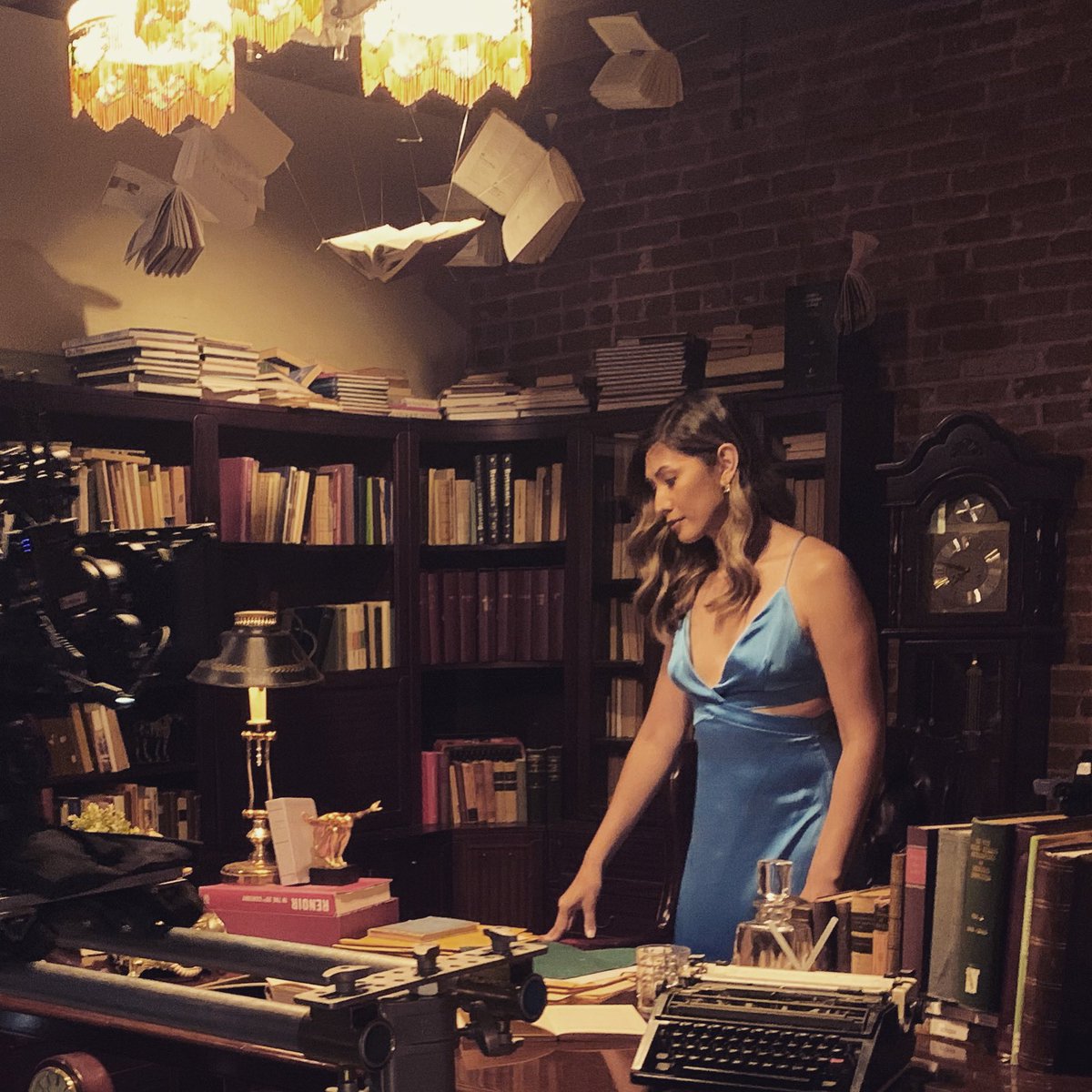 AoCshow's tweet photo. @rainvaldez as Agent Evelyn Quinn on set! #agentofchange #indiefilm @ShaanDasani @JettGarrison https://t.co/7DwkiSxJVs