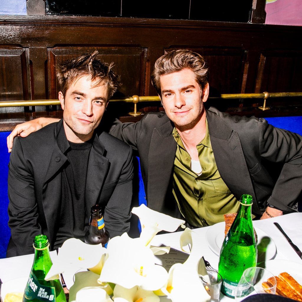 RT @archivpattinson: the batman and spider-man at dinner https://t.co/J86KN15jp4