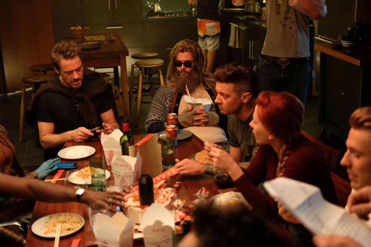 ScarlettJUpdate's tweet image. Scarlett Johansson and cast behind the scenes of 'Avengers: Endgame'